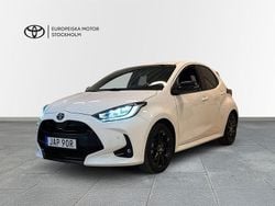 Vit Begagnad 2023 Toyota Yaris Hybrid Style Halvkombi | 249 900 kr (Marknadspris)