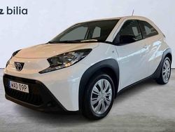 Vit Begagnad 2022 Toyota Aygo Halvkombi | 184 900 kr (Marknadspris)