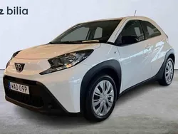 Vit Begagnad 2022 Toyota Aygo Halvkombi | 184 900 kr (Marknadspris)
