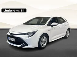 Vit Begagnad 2021 Toyota Corolla Hybrid Active Halvkombi | 224 900 kr (Marknadspris)