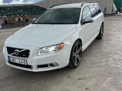 Vit Begagnad 2013 Volvo V70 R-Design Kombi | 75 000 kr (Marknadspris)