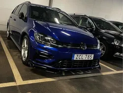 Blå Begagnad 2018 VW Golf VII R Kombi | 280 000 kr (Lite dyr)