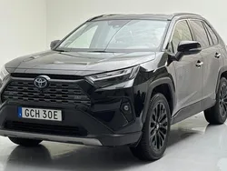 Svart Begagnad 2023 Toyota RAV4 Executive SUV | 420 000 kr