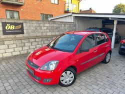 Röd Begagnad 2007 Ford Fiesta Halvkombi | 27 900 kr (Marknadspris)