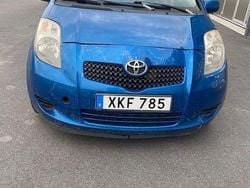 Blå Begagnad 2006 Toyota Yaris Halvkombi | 19 900 kr (Lite dyr)