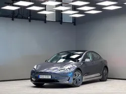 Grå Begagnad 2021 Tesla Model 3 Long Range AWD Sedan | 319 900 kr (Marknadspris)