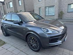 Grå Begagnad 2020 Porsche Cayenne SUV | 670 000 kr (Marknadspris)