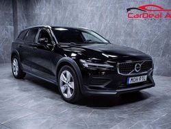 Svart Begagnad 2021 Volvo V60 CC Momentum Kombi | 268 800 kr (Marknadspris)