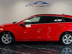 Röd Begagnad 2017 Volvo V60 Momentum Kombi | 179 400 kr (Marknadspris)