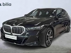 Svart Begagnad 2025 BMW 530e Kombi | 689 900 kr