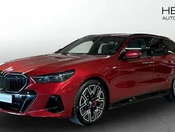 Röd (red) Begagnad 2025 BMW 530e M Sport Kombi | 718 700 kr (Marknadspris)
