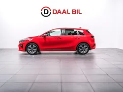 Röd Begagnad 2019 Kia Ceed Advance Halvkombi | 179 700 kr (Superpris)