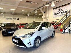 Silver Begagnad 2018 Toyota Yaris Hybrid Active Halvkombi | 127 800 kr (Marknadspris)