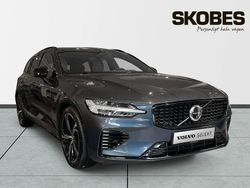 Mörkblå (blå) Begagnad 2025 Volvo V60 Plus Kombi | 523 900 kr (Lite dyr)