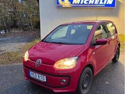 Röd Begagnad 2016 VW up! high up! Halvkombi | 82 000 kr (Marknadspris)