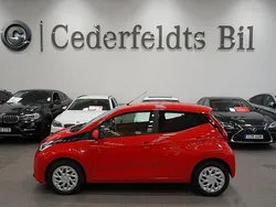 Röd Begagnad 2020 Toyota Aygo X-play Halvkombi | 134 800 kr (Marknadspris)