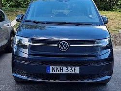 Blå Begagnad 2024 VW Multivan Life Van | 580 000 kr