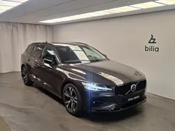 Grå Begagnad 2024 Volvo V60 Plus Kombi | 389 000 kr (Marknadspris)