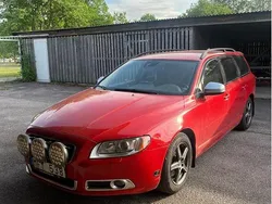 Röd Begagnad 2012 Volvo V70 R-Design Kombi | 100 000 kr (Marknadspris)