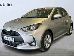 Silver Begagnad 2025 Toyota Yaris Hybrid Halvkombi | 244 900 kr
