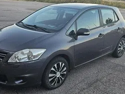 Grå Begagnad 2011 Toyota Auris Halvkombi | 69 900 kr (Marknadspris)