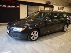 Grå Begagnad 2009 Volvo V70 Momentum Kombi | 79 900 kr (Marknadspris)