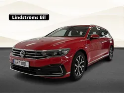 Röd Begagnad 2020 VW Passat GTE Kombi | 194 900 kr (Bra pris)