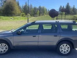 Grå Begagnad 2005 Volvo XC70 Momentum SUV | 35 000 kr (Marknadspris)
