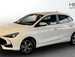 Vit (white) Ny 2024 MG MG3 Luxury Halvkombi | 269 990 kr (Marknadspris)