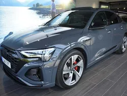 Grå Begagnad 2024 Audi Q8 e-tron S-Line SUV | 879 000 kr