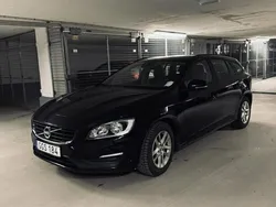 Blå Begagnad 2018 Volvo V60 Kinetic Kombi | 250 000 kr (Marknadspris)