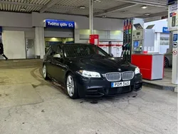 Svart Begagnad 2015 BMW M550 M Sport Sedan | 320 000 kr (Dyr)