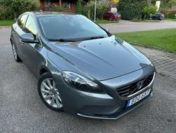 Grå Begagnad 2016 Volvo V40 Momentum Kombi | 157 000 kr (Marknadspris)