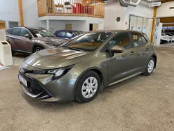 Grön Begagnad 2022 Toyota Corolla Hybrid Life Halvkombi | 229 900 kr (Marknadspris)