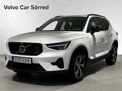 Vit Begagnad 2024 Volvo XC40 Plus SUV | 389 900 kr (Marknadspris)