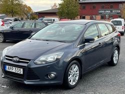 Grå Begagnad 2013 Ford Focus Titanium Kombi | 39 900 kr (Marknadspris)