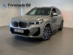 Grå Begagnad 2024 BMW iX1 M Sport SUV | 539 000 kr (Marknadspris)