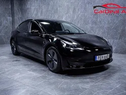 Svart Begagnad 2022 Tesla Model 3 Standard Range Sedan | 252 800 kr (Bra pris)