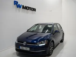 Mörkblå Begagnad 2018 VW Golf VII Halvkombi | 169 700 kr (Marknadspris)