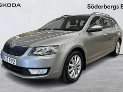 Ljusbrun Begagnad 2016 Skoda Octavia Ambition Kombi | 144 500 kr (Marknadspris)