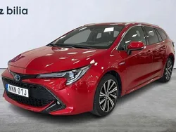 Röd Begagnad 2021 Toyota Corolla Style Kombi | 264 900 kr (Marknadspris)