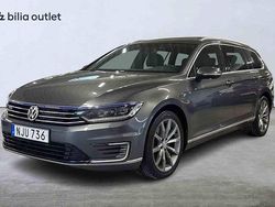 Grå Begagnad 2016 VW Passat GTE Kombi | 159 900 kr (Marknadspris)