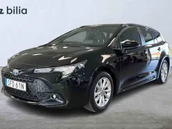 Svart Begagnad 2025 Toyota Corolla Kombi | 329 900 kr