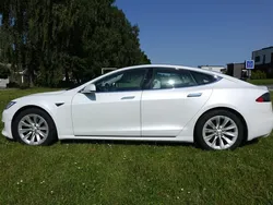 Vit Begagnad 2019 Tesla Model S Sedan | 369 000 kr (Lite dyr)