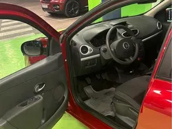 Röd Begagnad 2010 Renault Clio R.S. Halvkombi | 34 990 kr (Marknadspris)