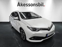 Vit Begagnad 2015 Toyota Auris Kombi | 99 000 kr (Marknadspris)