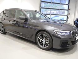 Grå Begagnad 2022 BMW 530e Shadowline Kombi | 419 000 kr (Marknadspris)