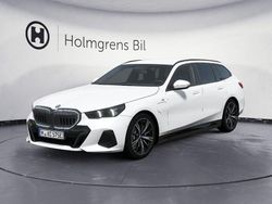 Mineralvit metallic Begagnad 2025 BMW 530 M Sport Kombi | 679 800 kr