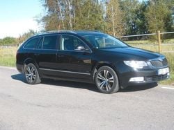 Svart Begagnad 2012 Skoda Superb Elegance Kombi | 74 900 kr (Marknadspris)