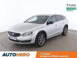 Silver Begagnad 2018 Volvo V60 CC Summum Kombi | 225 000 kr (Superpris)
